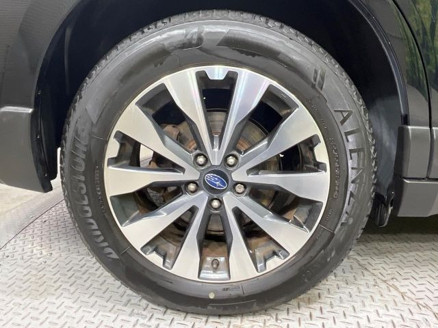 �y����18�C���`�A���~�z�C�[���z�O�ςɃ}�b�`���������A���~�z�C�[���𑕒����Ă���܂��B�e��ЊO�A���~�z�C�[����A�X�^�b�h���X�^�C�����戵�����Ă���܂��B���񂲑��k������