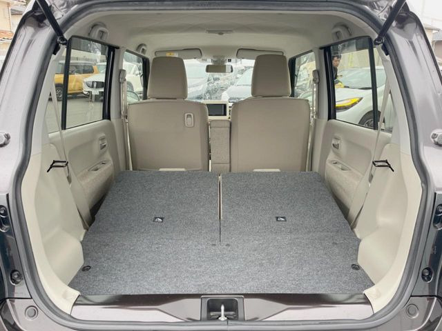 ���i�̂���������ʋ΁A���}���ɏ\���ȉ׎��X�y�[�X���m�ۂ��Ă���܂��B�Z�J���h�V�[�g��|���ƁA�傫�ȉו��̐ύڂ��\�ł���