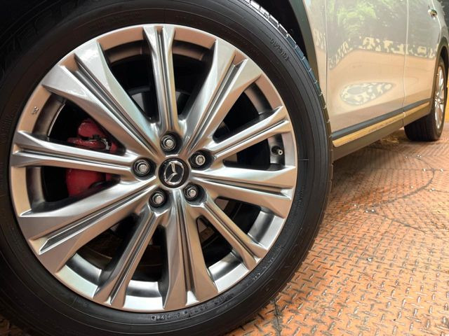 �y�����A���~�z�C�[���z�O�ςɃ}�b�`���������A���~�z�C�[���𑕒����Ă���܂��B�e��ЊO�A���~�z�C�[����A�X�^�b�h���X�^�C�����戵�����Ă���܂��B���񂲑��k����������