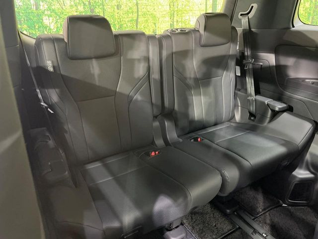 3列目シートはもちろん状態良好☆大人でもゆったりと座って頂けますので、大人数でのお出かけもラクラクです♪ご家族で、気の知れた仲間で、ドライブに行くのが楽しみですね♪