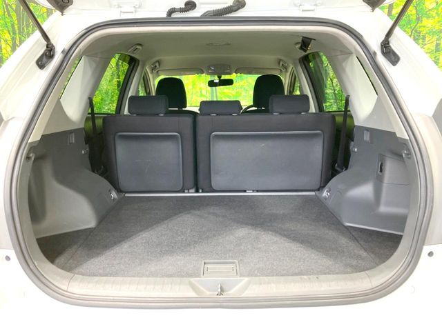 積み下ろしのしやすいデッキにはたっぷりと荷物を積み込んでいただけます。遊びから仕事まで、様々なシーンで頼れます♪