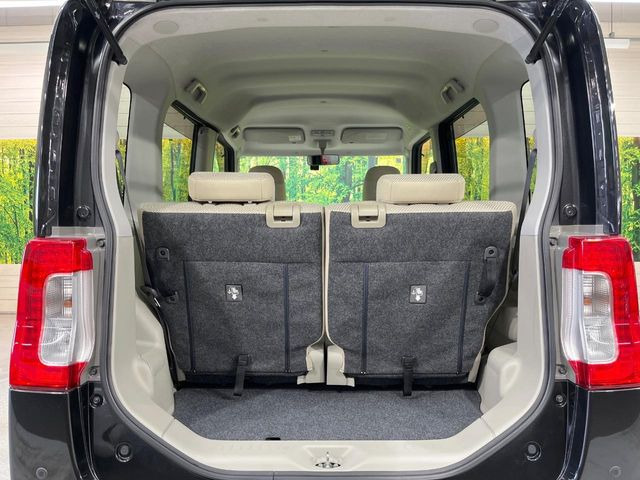 普段のお買い物や通勤、送迎等に十分な荷室スペースを確保しております。セカンドシートを倒すと、大きな荷物の積載も可能です♪