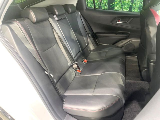 後部座席も気になるようなキズ・汚れやへたり等、大きなダメージはなく、良好な状態です。
