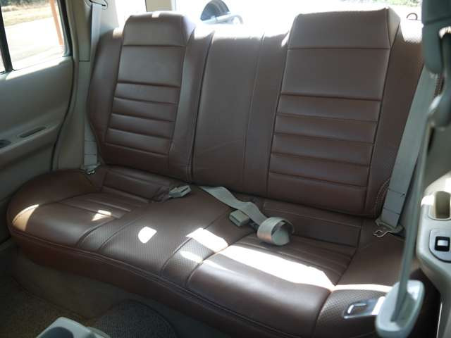 ���V�[���̃A���e�B�[�N���ɂ������肭��V�[�g�J�o�[�A�A���Ԃ̋��Ԃɒʂ��閣�͂ł���