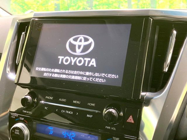 【ナビ機能付きディスプレイオーディオ】ナビ機能搭載の他、お持ちのスマートフォンと連携して、ナビやbluetoothでの音楽再生が可能です♪デザインはもちろん操作性も良好!