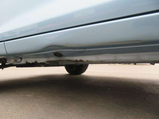 左サイドステップアウターへこみあり