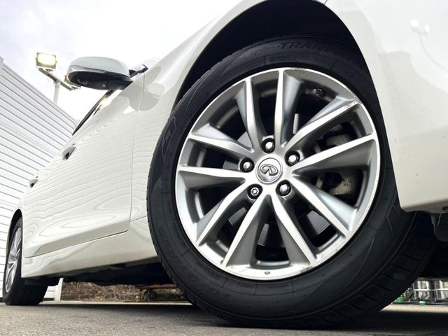 �y17�C���`�A���~�z�C�[���z�O�ςɃ}�b�`�����A���~�z�C�[���𑕒����Ă���܂��B�e��ЊO�A���~�z�C�[����A�X�^�b�h���X�^�C�����戵�����Ă���܂��B���񂲑��k����������