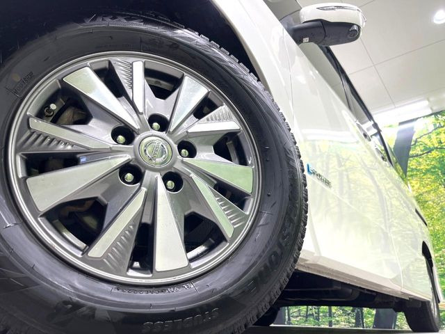 �y����15�C���`�A���~�z�C�[���z�O�ςɃ}�b�`���������A���~�z�C�[���𑕒����Ă���܂��B�e��ЊO�A���~�z�C�[����A�X�^�b�h���X�^�C�����戵�����Ă���܂��B���񂲑��k����������