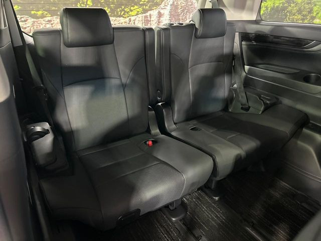 3列目シートはもちろん状態良好☆大人でもゆったりと座って頂けますので、大人数でのお出かけもラクラクです♪ご家族で、気の知れた仲間で、ドライブに行くのが楽しみですね♪