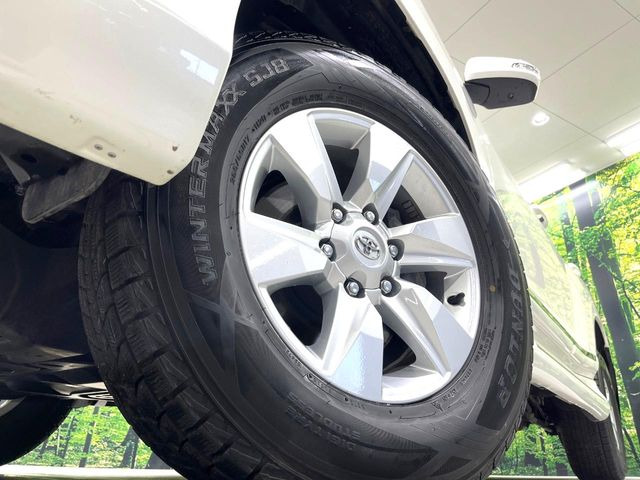 �y����17�C���`�A���~�z�C�[���z�O�ςɃ}�b�`���������A���~�z�C�[���𑕒����Ă���܂��B�e��ЊO�A���~�z�C�[����A�X�^�b�h���X�^�C�����戵�����Ă���܂��B���񂲑��k����������