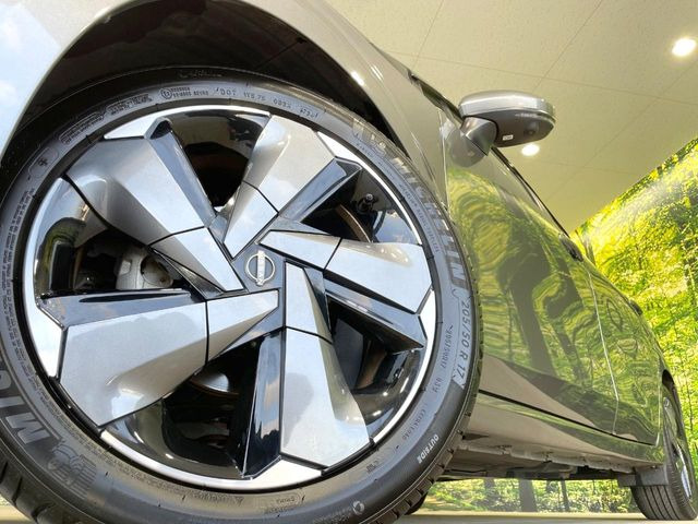 �y����17�C���`�A���~�z�C�[���z�O�ςɃ}�b�`���������A���~�z�C�[���𑕒����Ă���܂��B�e��ЊO�A���~�z�C�[����A�X�^�b�h���X�^�C�����戵�����Ă���܂��B���񂲑��k����������