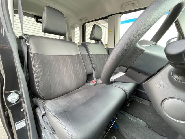 �y�n�[�t���U�[�V�[�g�z�������ƍ���S�n�𗼗������l�C�̃V�[�g���w�ʁE���ʂ̃t�@�u���b�N�f�ނ́A�ʋC���̗ǂ��⊊��ɂ����ɗD��Ă��܂��B�C���╞���ɍ��E���ꂸ���K�ɂ���肢�������܂��B