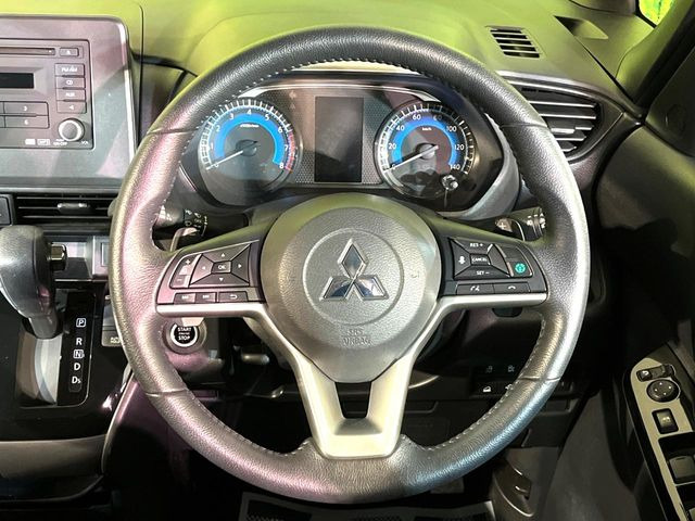 �y�����v�����X�e�A�����O�z�㎿�Ȋv���g�p���邱�ƂŁA��ɂ����������݂ƂĂ��^�]���₷���n���h���ł���