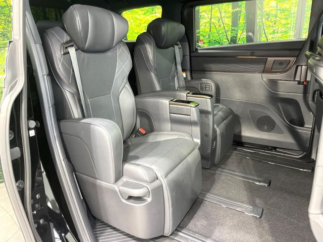 後部座席も気になるようなキズ・汚れやへたり等、大きなダメージはなく、良好な状態です。