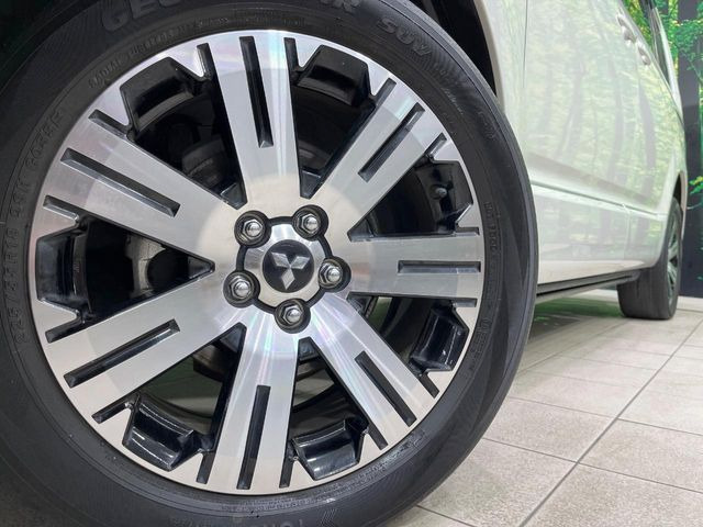 �y�����A���~�z�C�[���z�O�ςɃ}�b�`���������A���~�z�C�[���𑕒����Ă���܂��B�e��ЊO�A���~�z�C�[����A�X�^�b�h���X�^�C�����戵�����Ă���܂��B���񂲑��k����������