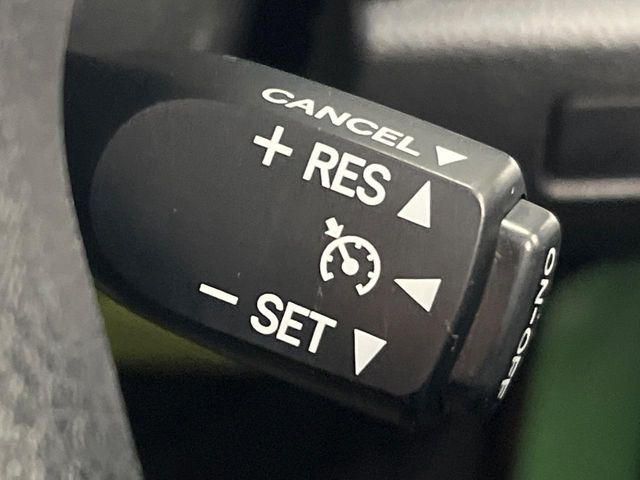 �y�N���[�Y�R���g���[���z�������H�����N���N���s�B�A�N�Z���𗣂��Ă���葬�x�ő��s���ł��A�������^�]���̕��S���y��!�����E�������ȒP�ȃX�C�b�`����Œ����ł��܂��B