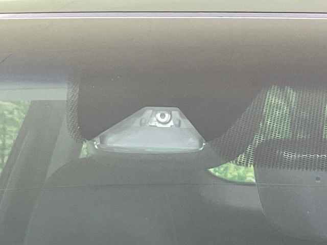 �y�z���_�Z���V���O�z���s���ɑO���̎ԗ�����F�����A�Փ˂������Ȏ��͌x��ƃu���[�L�ŏՓˉ���Ɣ�Q�y�����A�V�X�g�B�����S�Ƀh���C�u�����y���݂��������܂��B