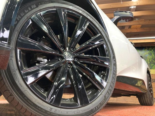 �y����21�C���`�A���~�z�C�[���z�O�ςɃ}�b�`���������A���~�z�C�[���𑕒����Ă���܂��B�e��ЊO�A���~�z�C�[����A�X�^�b�h���X�^�C�����戵�����Ă���܂��B���񂲑��k����������