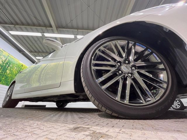 �y�����I�v�V�����X�p�b�^�����O18�C���`�A���~�z�C�[���z�����I�v�V�����z�C�[���𑕒��B���s���\�̌���ɉ����A�O�ς����X�^�C���b�V���ɂȂ��Ă��܂��B