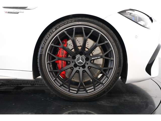 20�C���`AMG�A���~�z�C�[��(�b��)�⃏�C�h�ȃ}�b�g�N���[���̃T�C�h�X�J�[�g���̗p���邱�Ƃŋؓ����ň������܂����v���|�[�V�����ƂȂ��Ă���܂��B