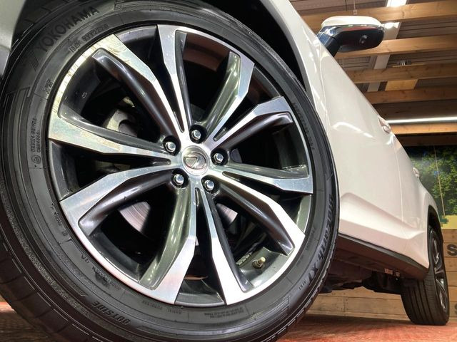 【純正20インチアルミホイール】外観にマッチした純正アルミホイールを装着しております。各種社外アルミホイールや、スタッドレスタイヤも取扱いしております。是非ご相談ください♪