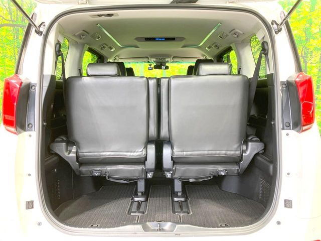 積み下ろしのしやすいデッキにはたっぷりと荷物を積み込んでいただけます。遊びから仕事まで、様々なシーンで頼れます♪