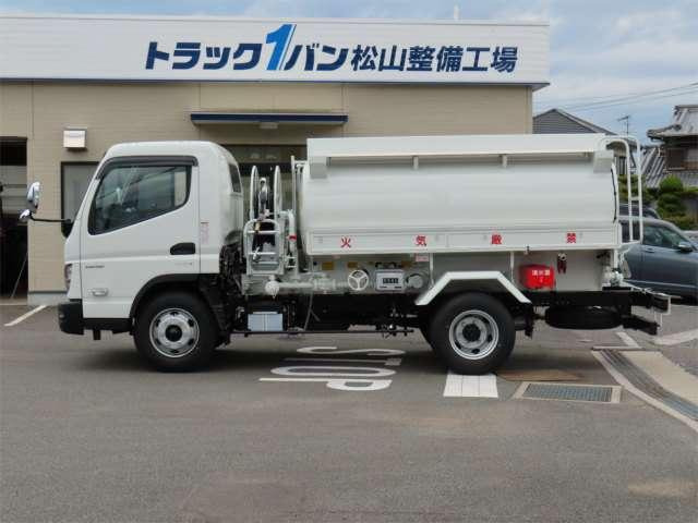 キャンタータンクローリー