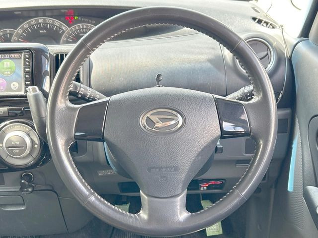 �y�����v�����X�e�A�����O�z�㎿�Ȋv���g�p���邱�ƂŁA��ɂ����������݂ƂĂ��^�]���₷���n���h���ł���