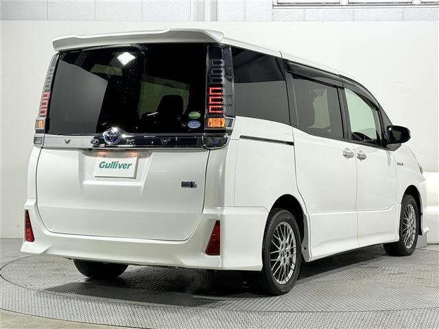 ヴォクシー1.8 ハイブリッド ZS 煌