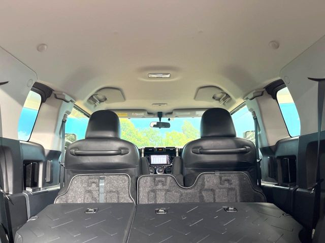 ���i�̂���������ʋ΁A���}���ɏ\���ȉ׎��X�y�[�X���m�ۂ��Ă���܂��B�Z�J���h�V�[�g��|���ƁA�傫�ȉו��̐ύڂ��\�ł���