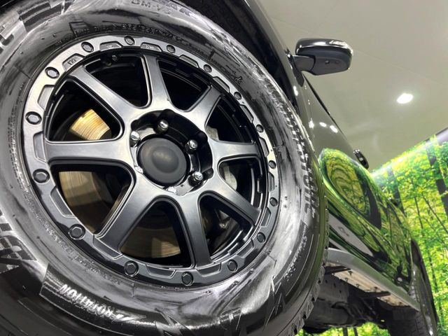 【17インチアルミホイール】外観にマッチしたアルミホイールを装着しております。各種アルミホイールや、スタッドレスタイヤも取扱いしております。是非ご相談ください♪