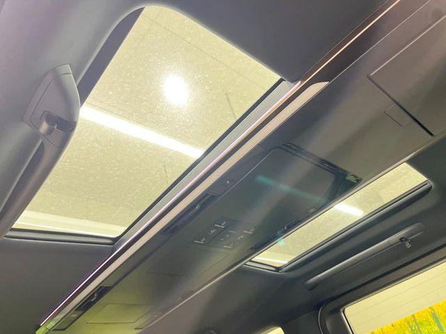 【ガラスルーフ】ガラスルーフ搭載で車内の解放感が一気にアップ!開放的なドライブをお楽しみいただけます。