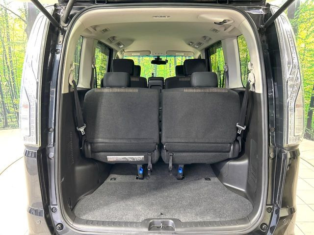 ���i�̂���������ʋ΁A���}���ɏ\���ȉ׎��X�y�[�X���m�ۂ��Ă���܂��B�Z�J���h�V�[�g��|���ƁA�傫�ȉו��̐ύڂ��\�ł���