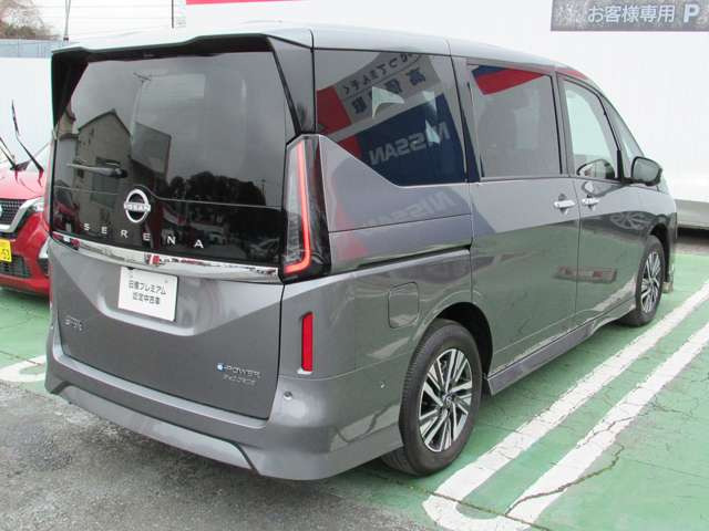 セレナ1.4 e-4ORCE ハイウェイスターV 4WD