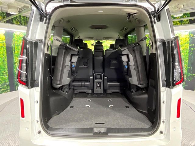 ���i�̂���������ʋ΁A���}���ɏ\���ȉ׎��X�y�[�X���m�ۂ��Ă���܂��B�Z�J���h�V�[�g��|���ƁA�傫�ȉו��̐ύڂ��\�ł���