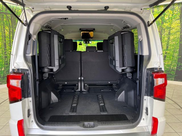 【パワーバックドア】スマートキーや運転席のボタンを押すだけでリアゲートが自動で開閉します!荷物を持っている時や、高い位置にあるバックドアを閉める際に便利な機能です♪