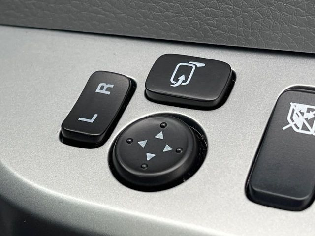 �y�d���i�[�~���[�z�T�C�h�~���[�͓d���i�[���ƂȂ��Ă���A�������ԏ�ł��L�Y�������X�N��}�����܂��B