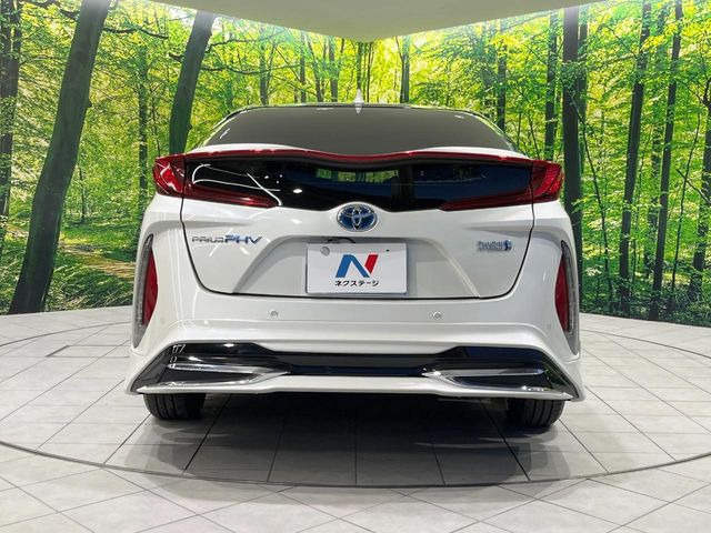 安心の最長10年・走行無制限保証(有償)をご用意。保証内容も充実はもちろん、無料点検&オイル交換や、年中無休の全国・24時間ロードサービスも付帯されておりますのでご安心下さい。