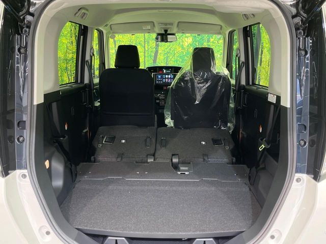 ���i�̂���������ʋ΁A���}���ɏ\���ȉ׎��X�y�[�X���m�ۂ��Ă���܂��B�Z�J���h�V�[�g��|���ƁA�傫�ȉו��̐ύڂ��\�ł���