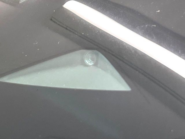 �y�C���e���W�F���g�G�}�[�W�F���V�[�u���[�L�z�t�����g�J�����őO���̎ԗ�����s�҂����m�B�Փ˂������Ȏ��͏Փ˔�Q�y���u���[�L���쓮�A�Փˉ�����T�|�[�g�B�����S�Ƀh���C�u�����y���݂��������܂��B