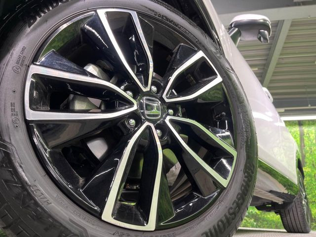 �y����18�C���`�A���~�z�C�[���z�O�ςɃ}�b�`���������A���~�z�C�[���𑕒����Ă���܂��B�e��ЊO�A���~�z�C�[����A�X�^�b�h���X�^�C�����戵�����Ă���܂��B���񂲑��k����������