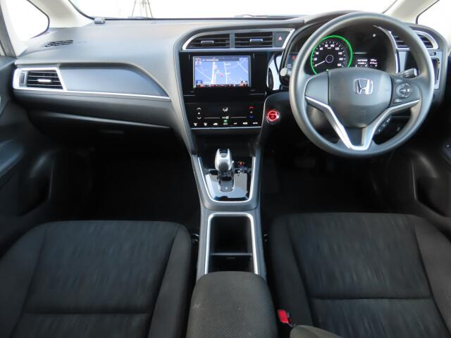 ���O���̐��|�E�K���X�n�{�f�B�R�[�e�B���O��CAR�N���[�j���O���Ǝ҂��{�H�������܂��̂ő�ϐ����B�I���b�N�X�����Ԃł݂͂Ȃ��܂ɉ��K�ȃh���C�u�����񑩁B