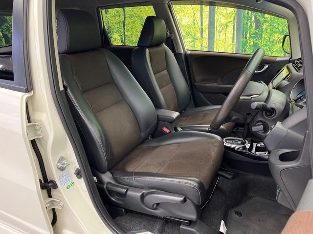 �y�n�[�t���U�[�V�[�g�z�������ƍ���S�n�𗼗������l�C�̃V�[�g���w�ʁE���ʂ̃t�@�u���b�N�f�ނ́A�ʋC���̗ǂ��⊊��ɂ����ɗD��Ă��܂��B�C���╞���ɍ��E���ꂸ���K�ɂ���肢�������܂��B