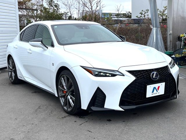 高透明度のガラス皮膜で撥水はもちろん、上質なツヤ・光沢を実現。紫外線や酸性雨から大切な愛車を保護し、色あせ・劣化を防止。「弾スプラッシュコート」、「弾プリミッサコート」からお選びいただけます。