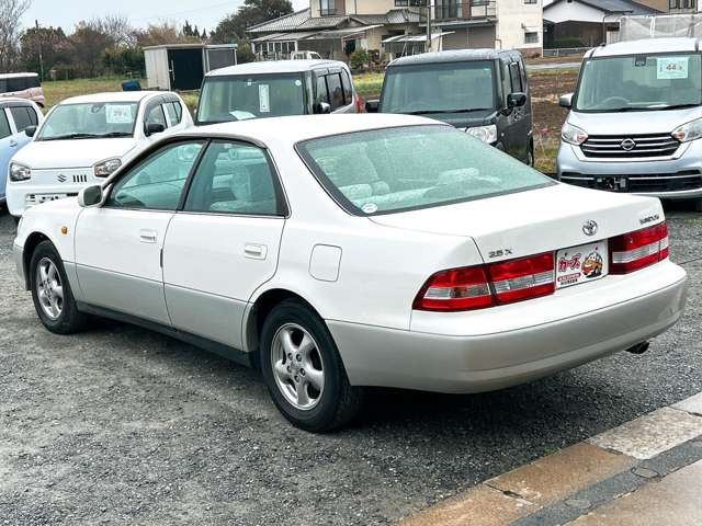 ���X�ł͌y�����Ԃ��畁�ʎԂ܂ŕ��L���I�[�����[�J�[�̎Ԏ�E�F�E�O���[�h��L�x�ɑ����Ă���܂��B