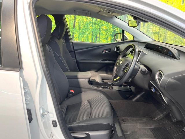 運転席シート廻りは使用感も少なく、良好な状態となっています。前オーナー様が丁寧に使っていたことがよくわかりますね。