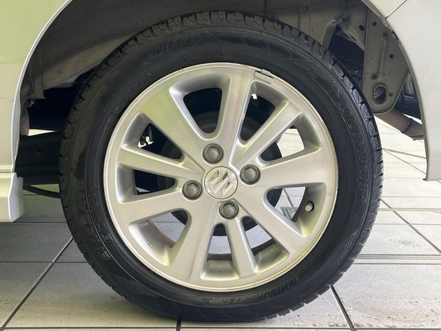 �y����14�C���`�A���~�z�C�[���z�O�ςɃ}�b�`���������A���~�z�C�[���𑕒����Ă���܂��B�e��ЊO�A���~�z�C�[����A�X�^�b�h���X�^�C�����戵�����Ă���܂��B���񂲑��k����������