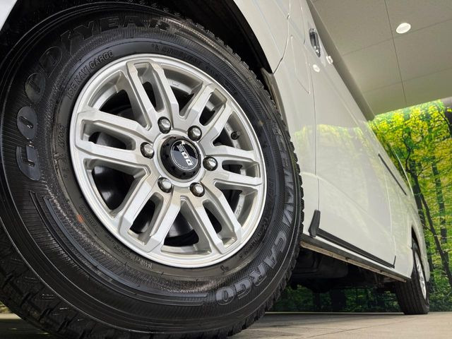 �y15�C���`�A���~�z�C�[���z�O�ςɃ}�b�`�����A���~�z�C�[���𑕒����Ă���܂��B�e��A���~�z�C�[����A�X�^�b�h���X�^�C�����戵�����Ă���܂��B���񂲑��k����������