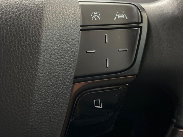 【レーダークルーズコントロール】高速道路での長距離走行が楽に!!自動で速度を保つクルーズコントロールが、衝突軽減システムと連携し、前方の車両を感知して車間を保つように速度調節してくれます!!