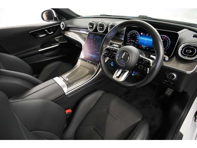 �n�C�O���X�N���[���̏c���[�o�[�������AMG��p�t�����g�O�����A�T�C�h�́AC�N���X����S����80mm�A�z�C�[���x�[�X��10mm�g�債�Ă���܂��B